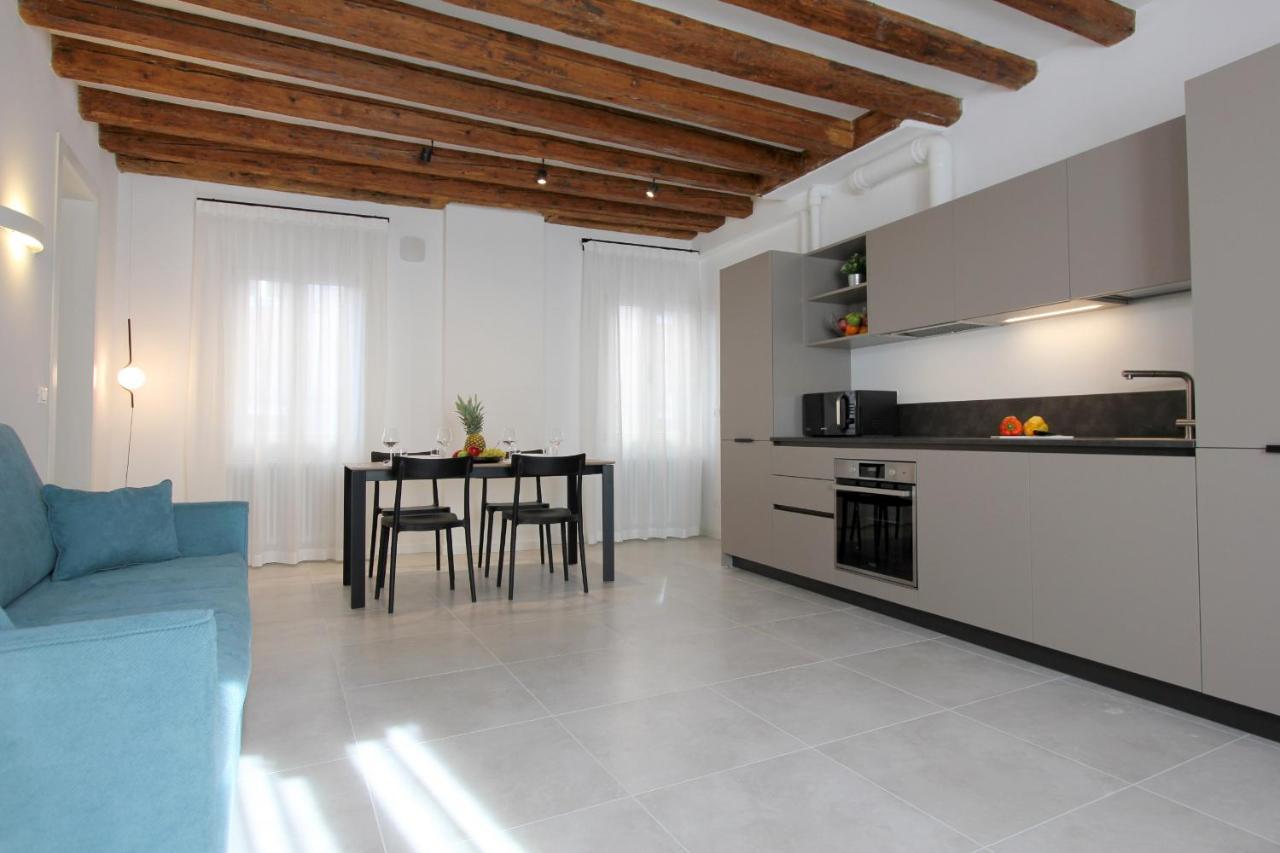 Modern Art Apartment Venice