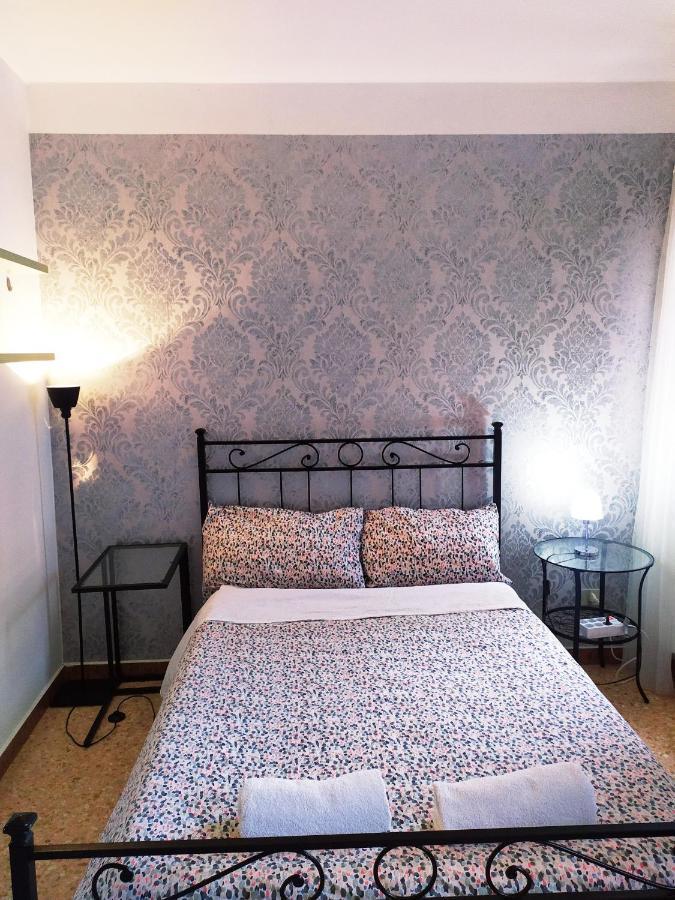 Two Steps From Rialto Guest house
