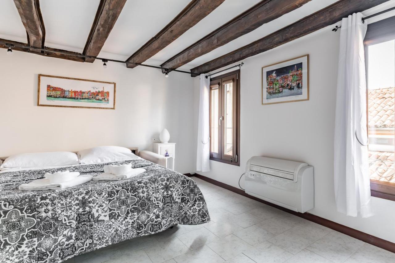 The Red Door Apartment Venice