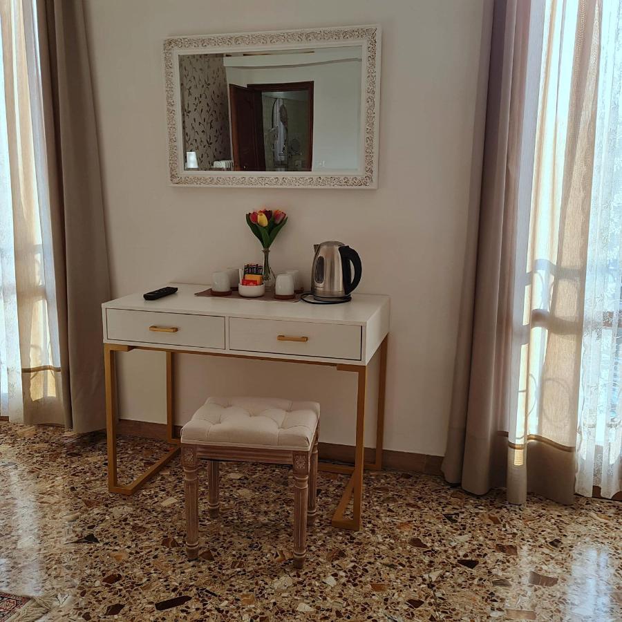 Canal View Homestay Venice