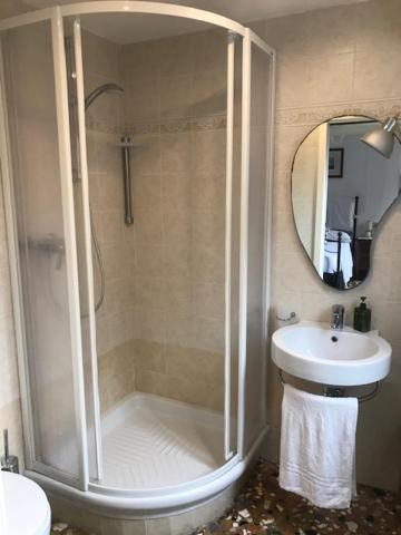 Bed & Breakfast Al Teatro With Canal View Venice