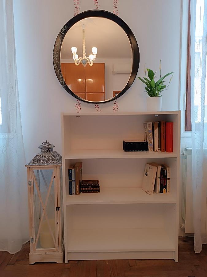 Salute Apartment *