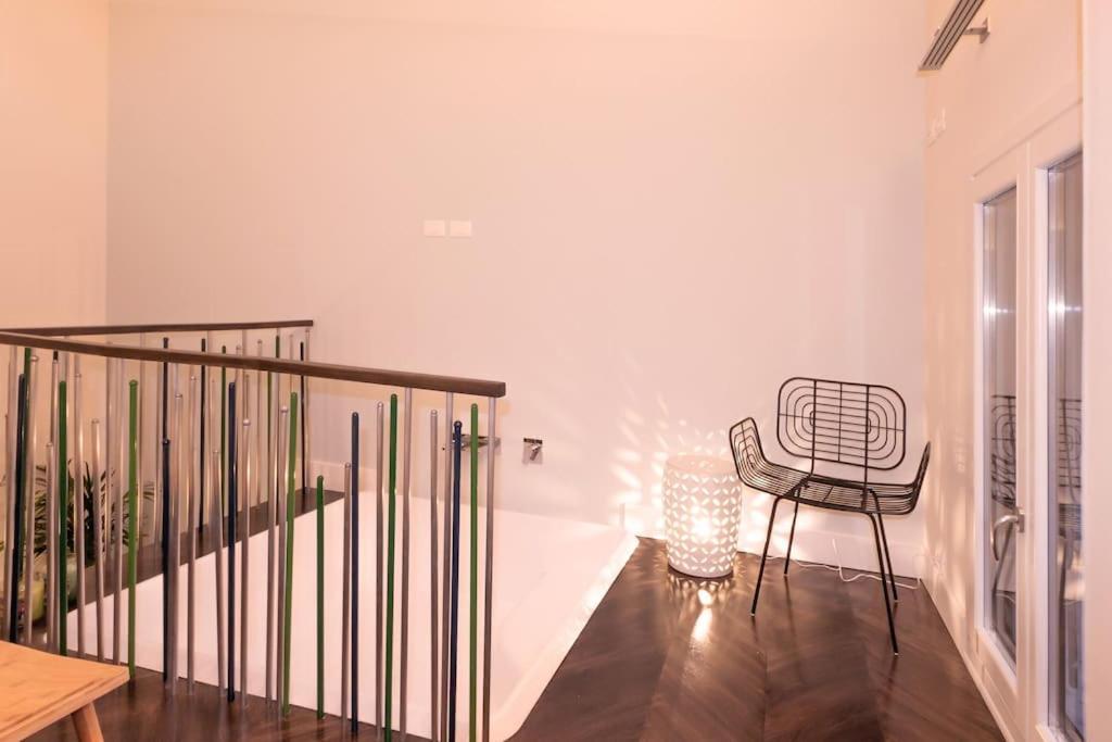Huge Design With Private Garden Apartment