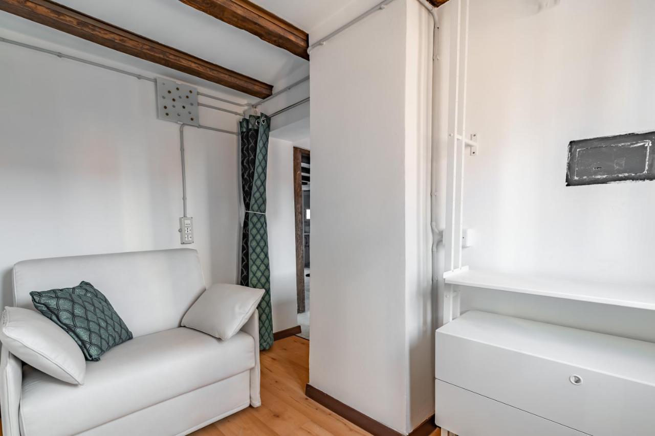 The Red Door Apartment Venice