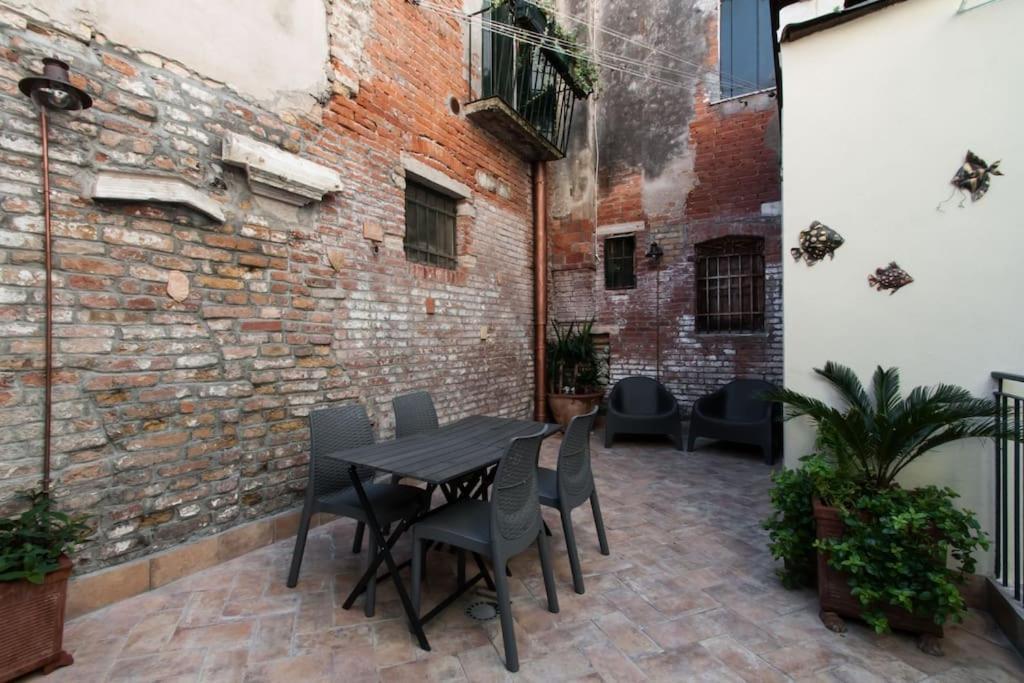 Ca'mariagrazia Flat In With Private Patio Apartment