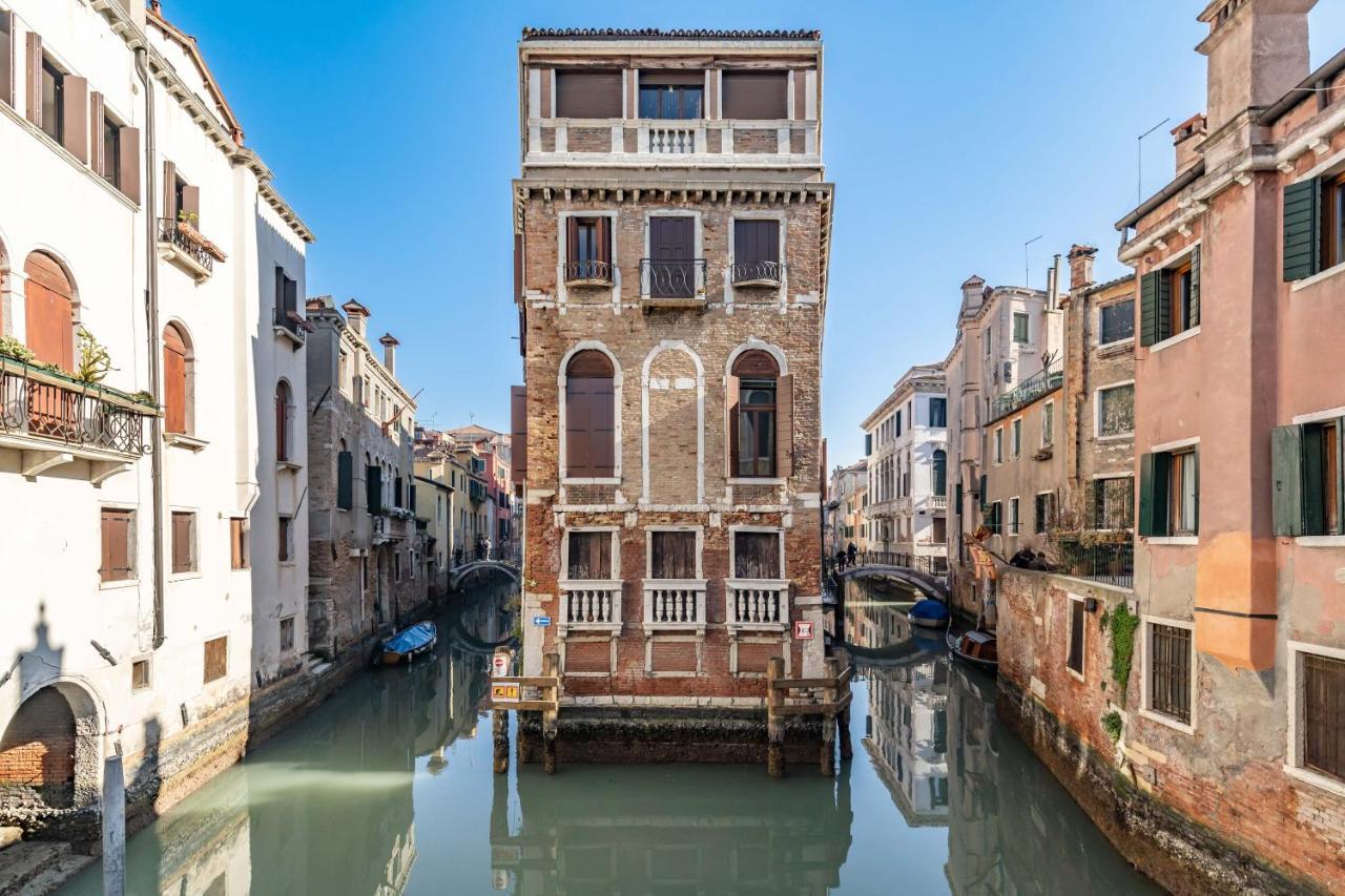 Apartment The Red Door Venice