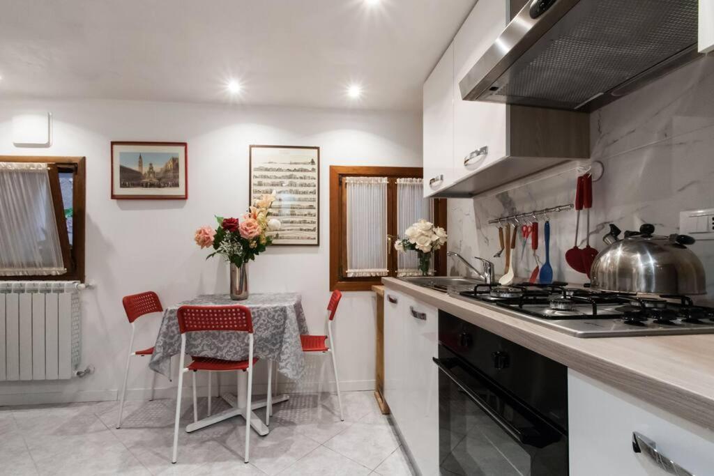 Ca'mariagrazia Flat In With Private Patio Apartment