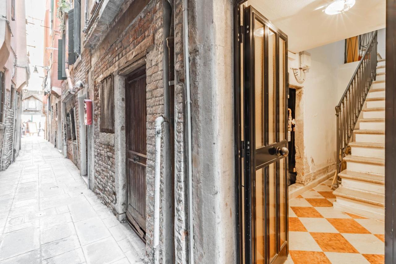 The Red Door * Venice