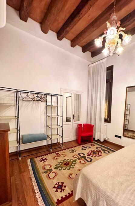 Lovely San Stae Apartment *