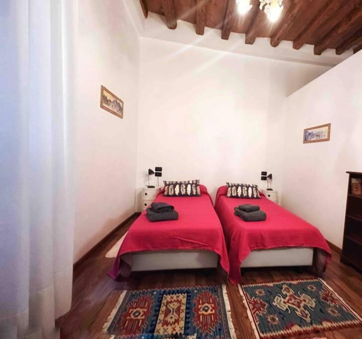 Lovely San Stae Apartment