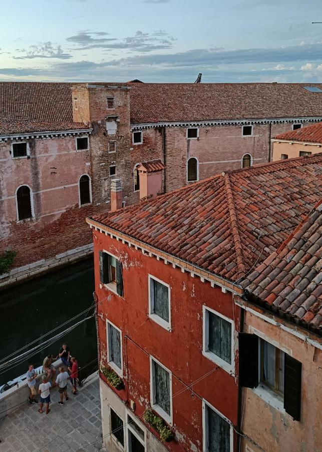 Biennale Area With Terrace And View! Venice