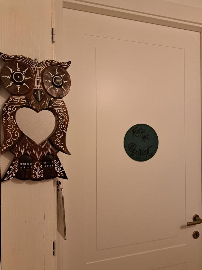 Kristj's Art Apartment *