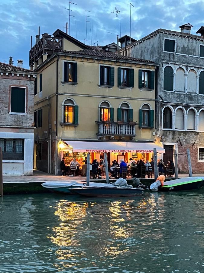 Palazzo Veneziano Direct At The Canal With Roof Terrace Veneza