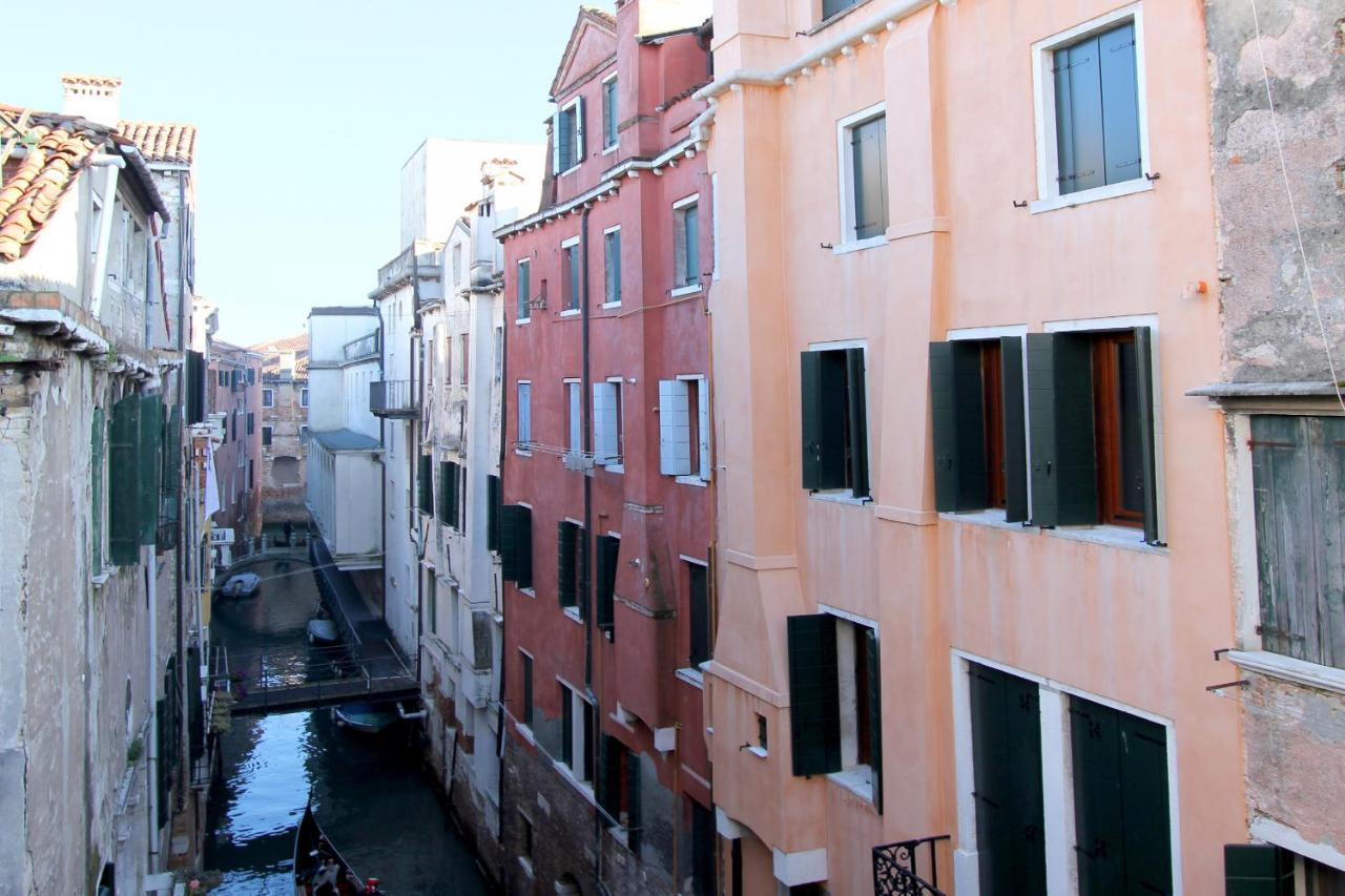 Apartment Corner Canal View Venice