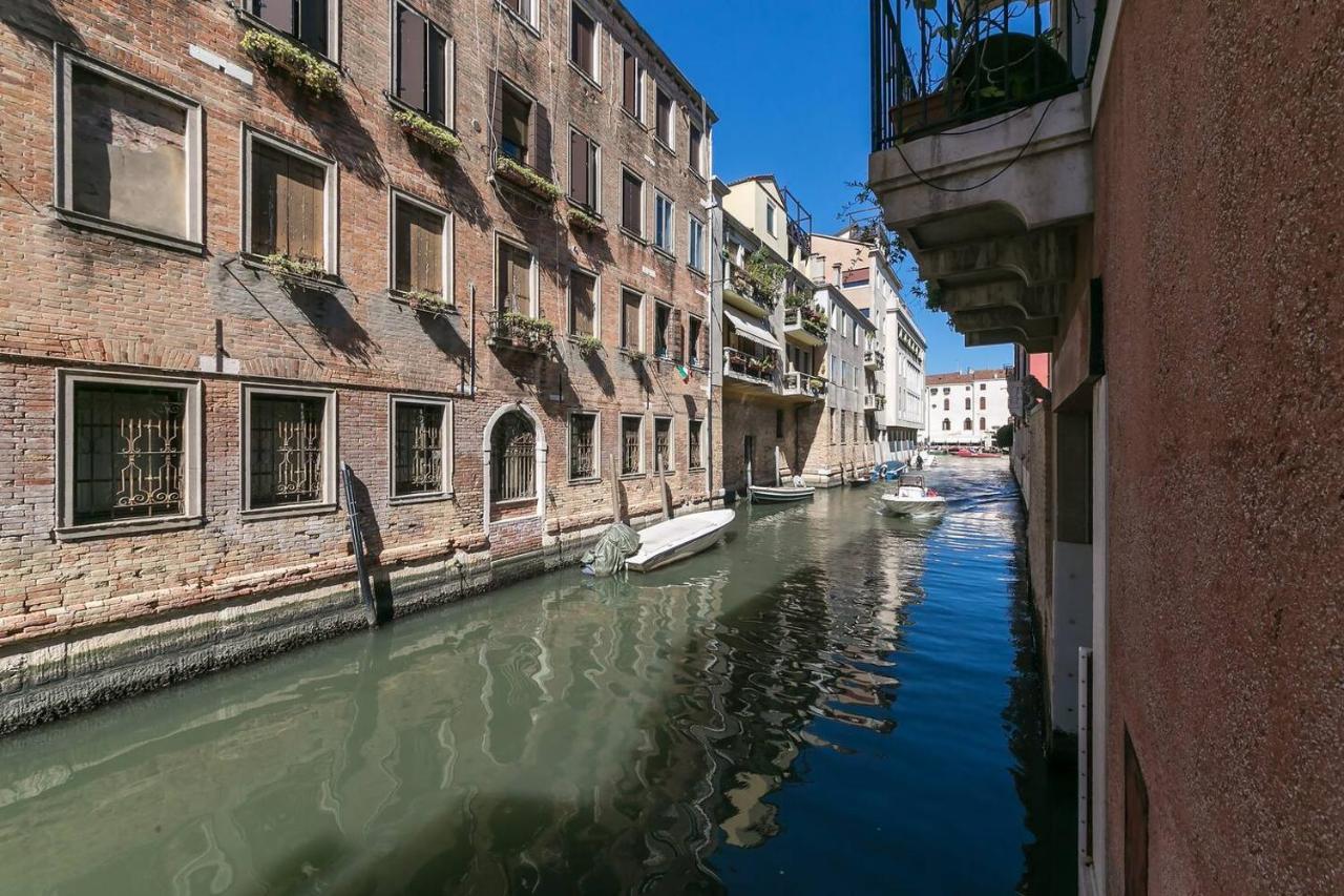 Behind On The Canalside Veneza