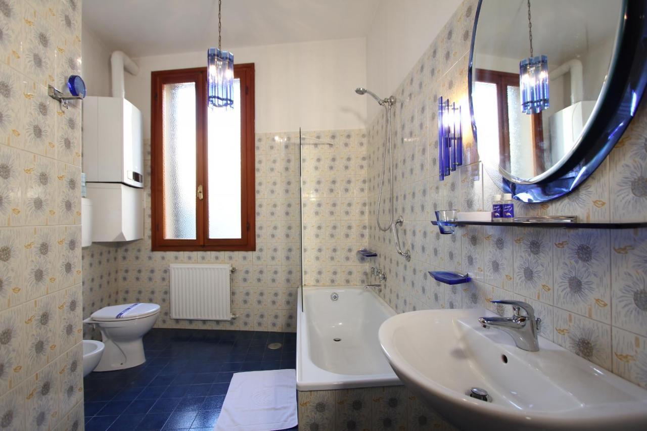 Corner Canal View Apartment *