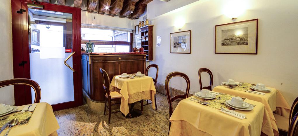 Lanterna Di Marco Polo Acomodação com café da manhã  3*