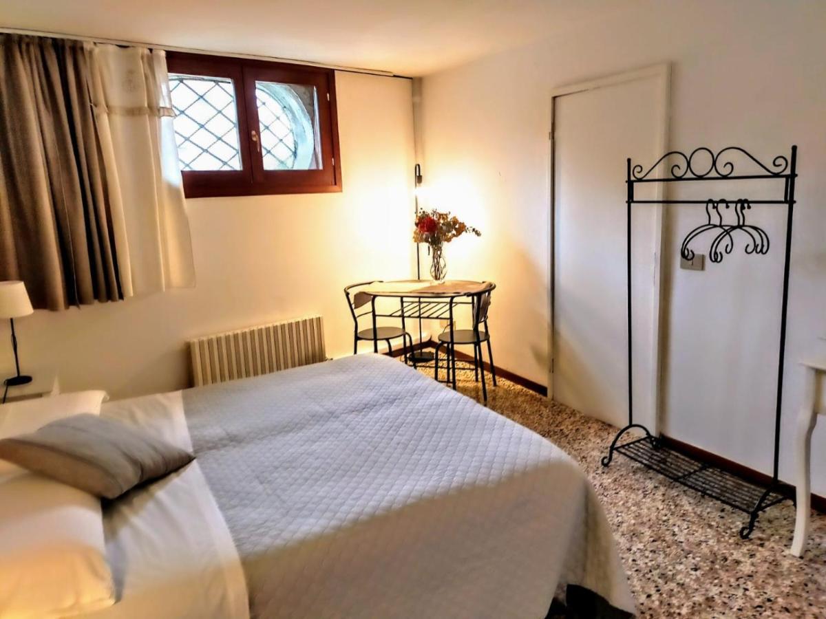 And - Private In Shared Guest house Venice