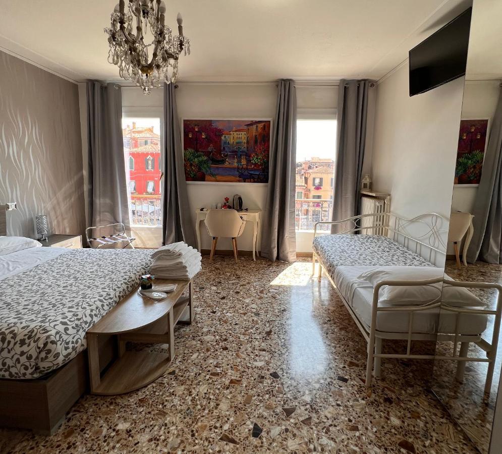 Homestay Canal View Venice