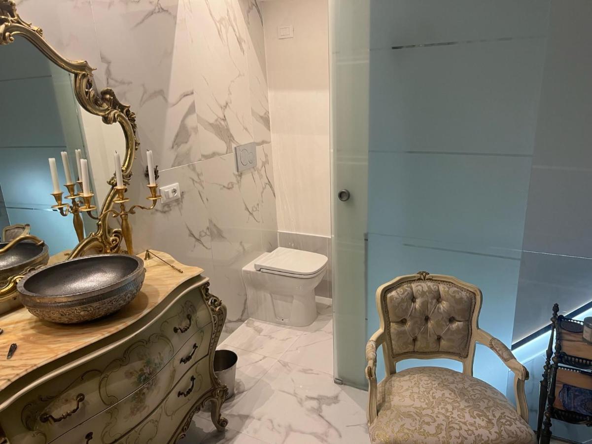 Mariangela Venetian Veneza