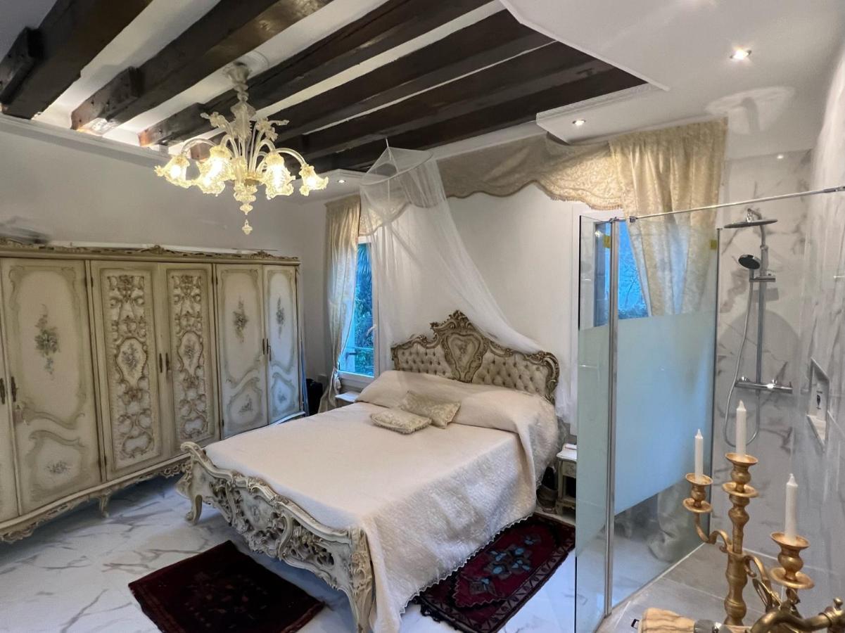 Mariangela Venetian Veneza