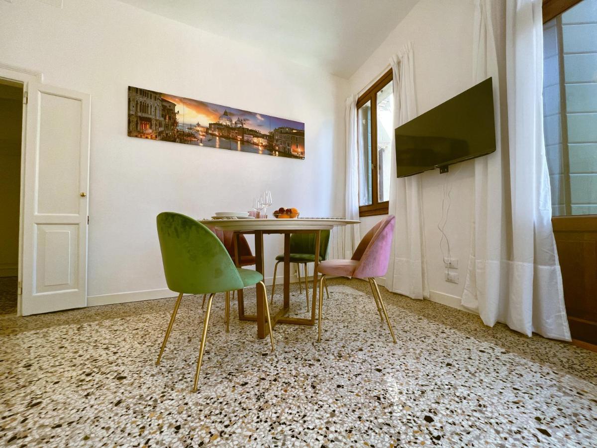 Splendid “true Apartment” Overlooking Water * Venice