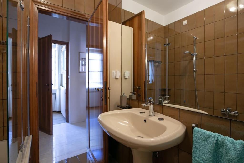Apartment Classy Spacious Close To St.mark Square *