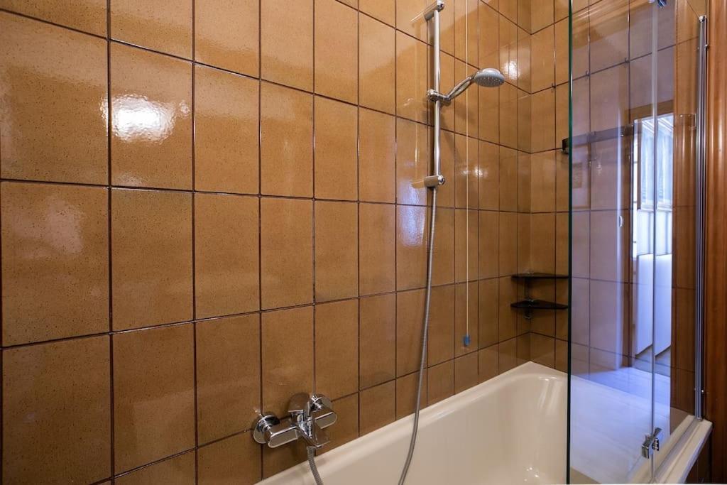 Classy Spacious Close To St.mark Square