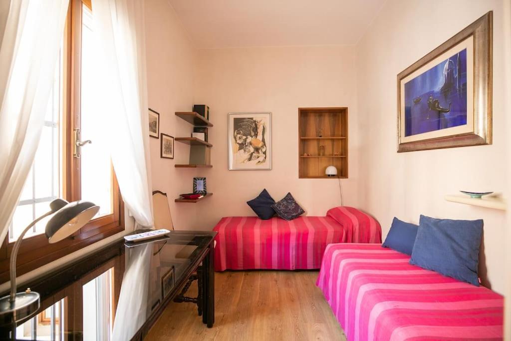 Apartment Classy Spacious Close To St.mark Square