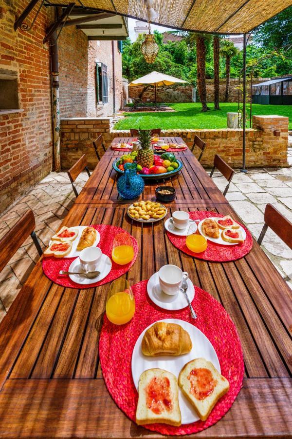 Corte Della Palma Superb Venetian Garden Apartment Venice