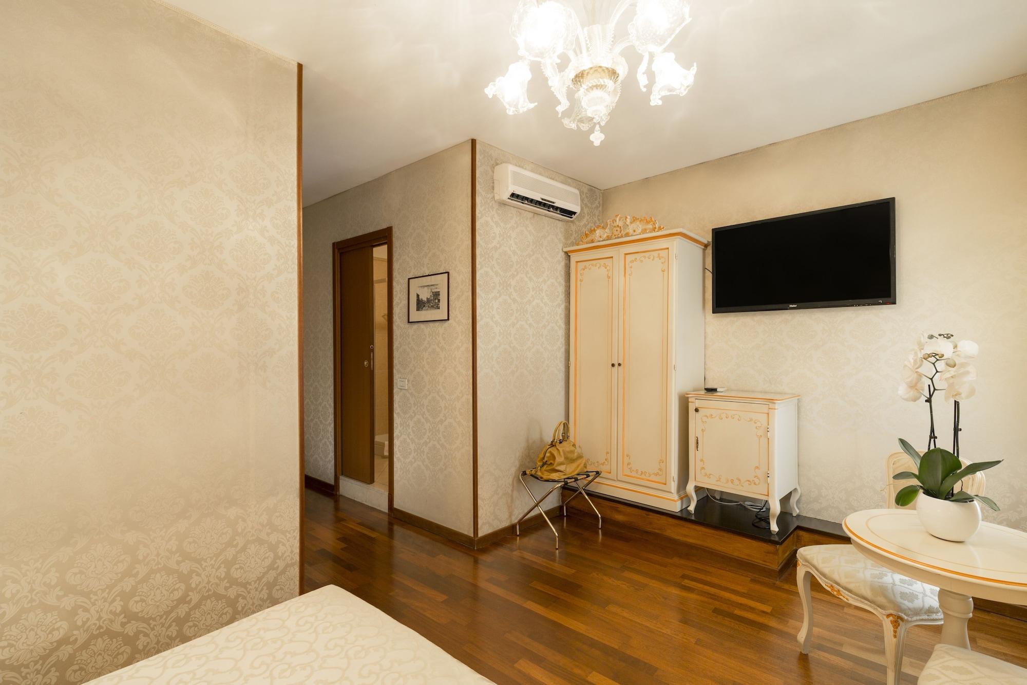 Palazzo Guardi Guest house Venice