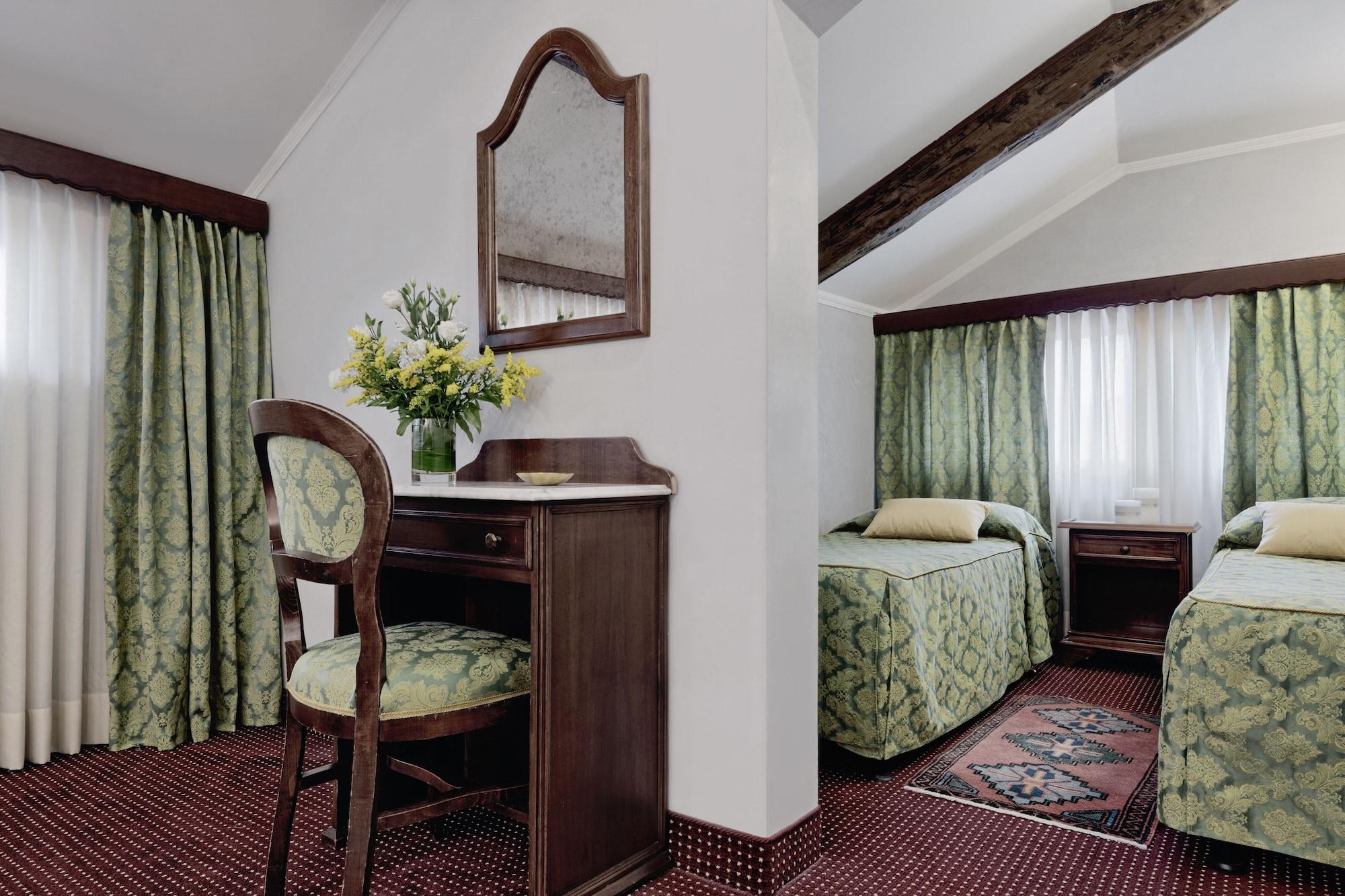 Pausania Hotel 3*