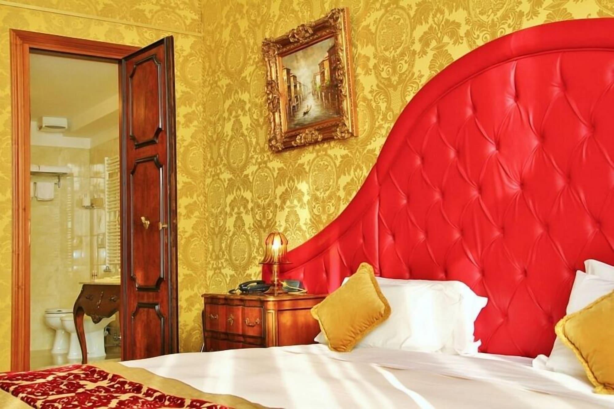 Hotel Pesaro Palace 4*