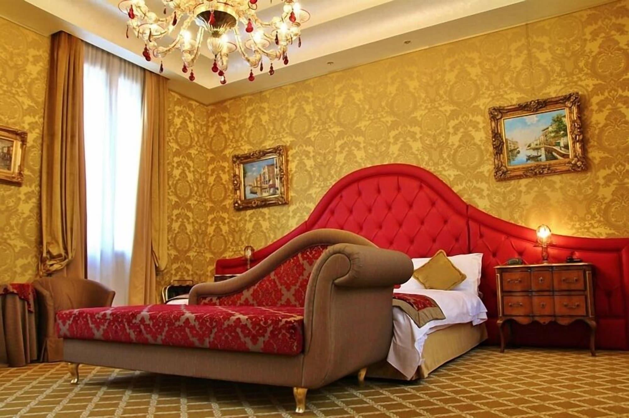 Hotel Pesaro Palace