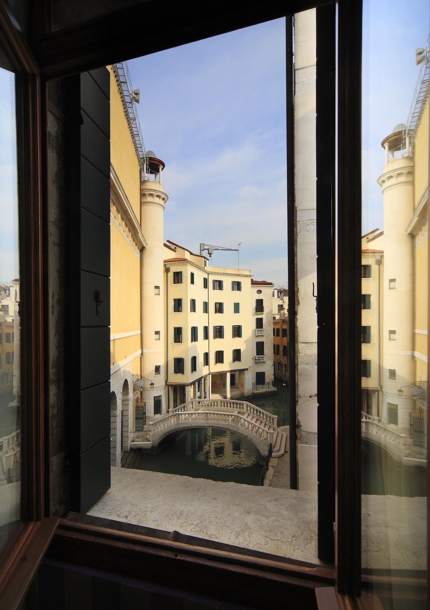 Ad Place Hotel