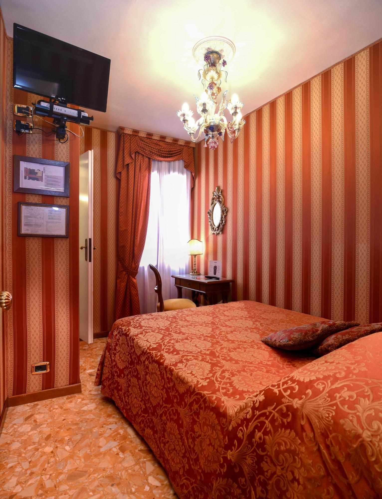 Ateneo Hotel 3*