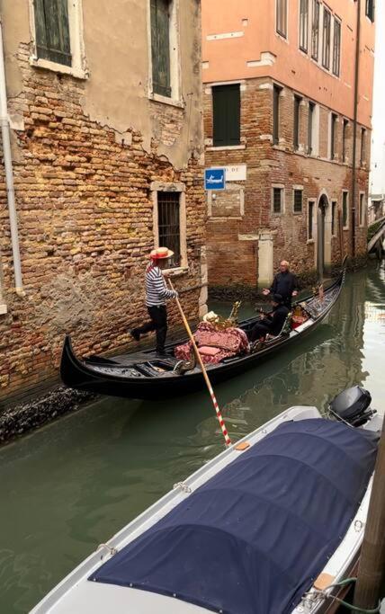 Dream's Door With Canal View In Apartment Venice