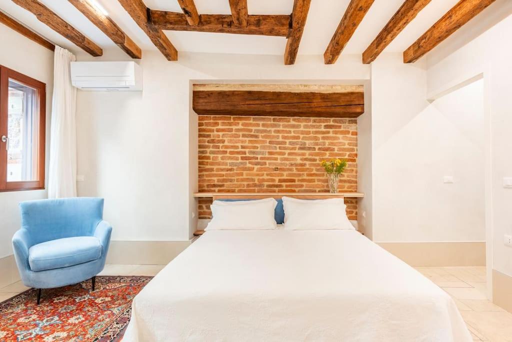 Apartment Dream's Door With Canal View In *