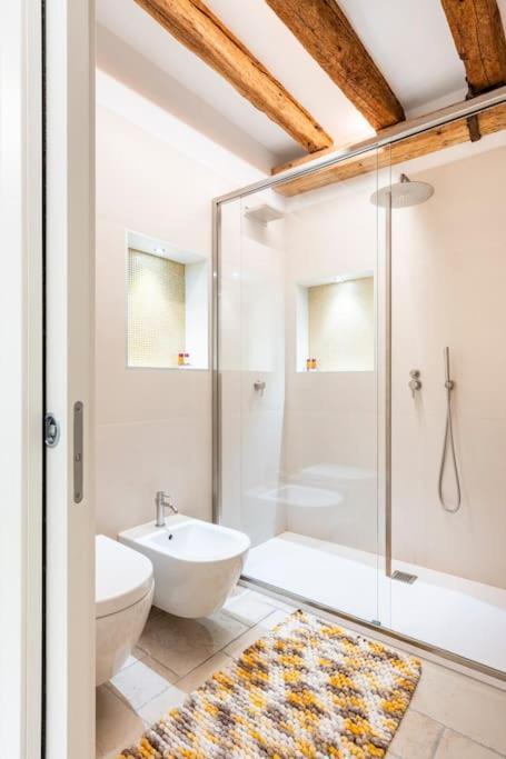Dream's Door With Canal View In Apartment *