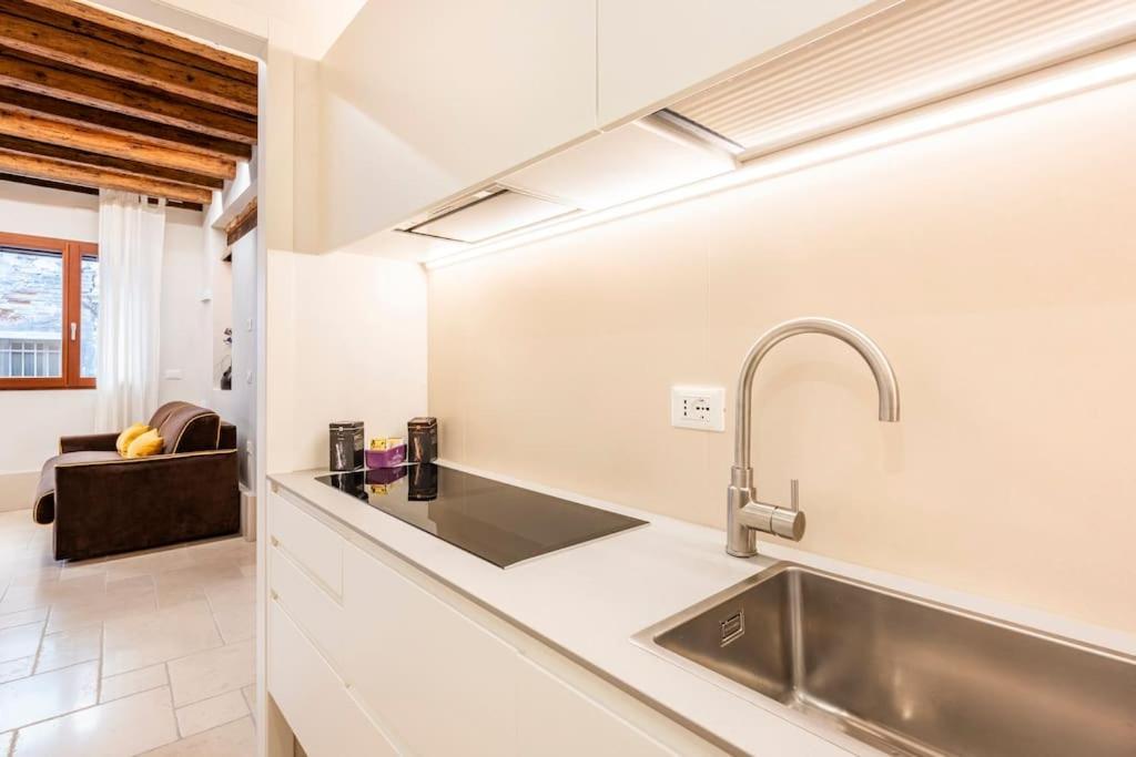 Dream's Door With Canal View In Apartment *