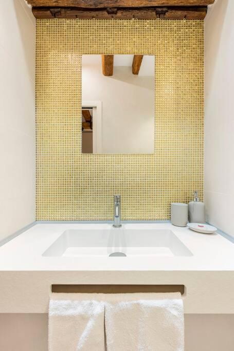 Dream's Door With Canal View In Apartment *
