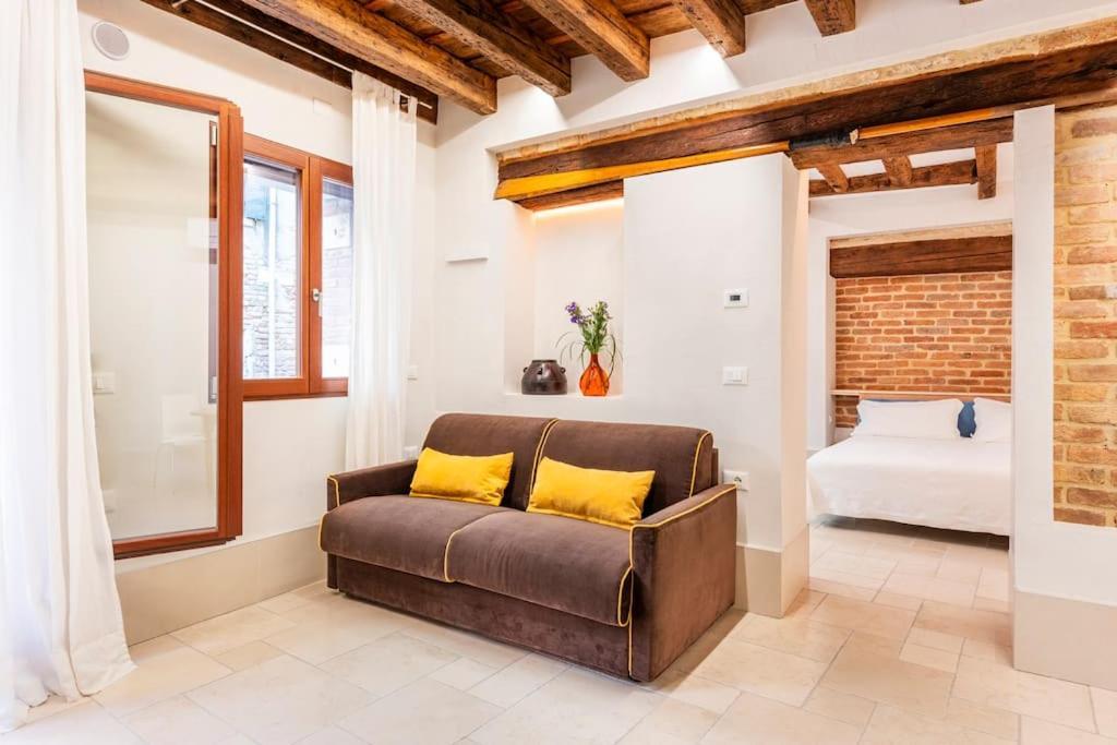 Apartment Dream's Door With Canal View In