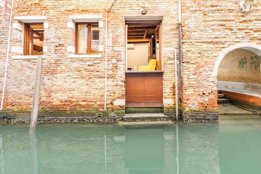 Apartment Dream's Door With Canal View In *