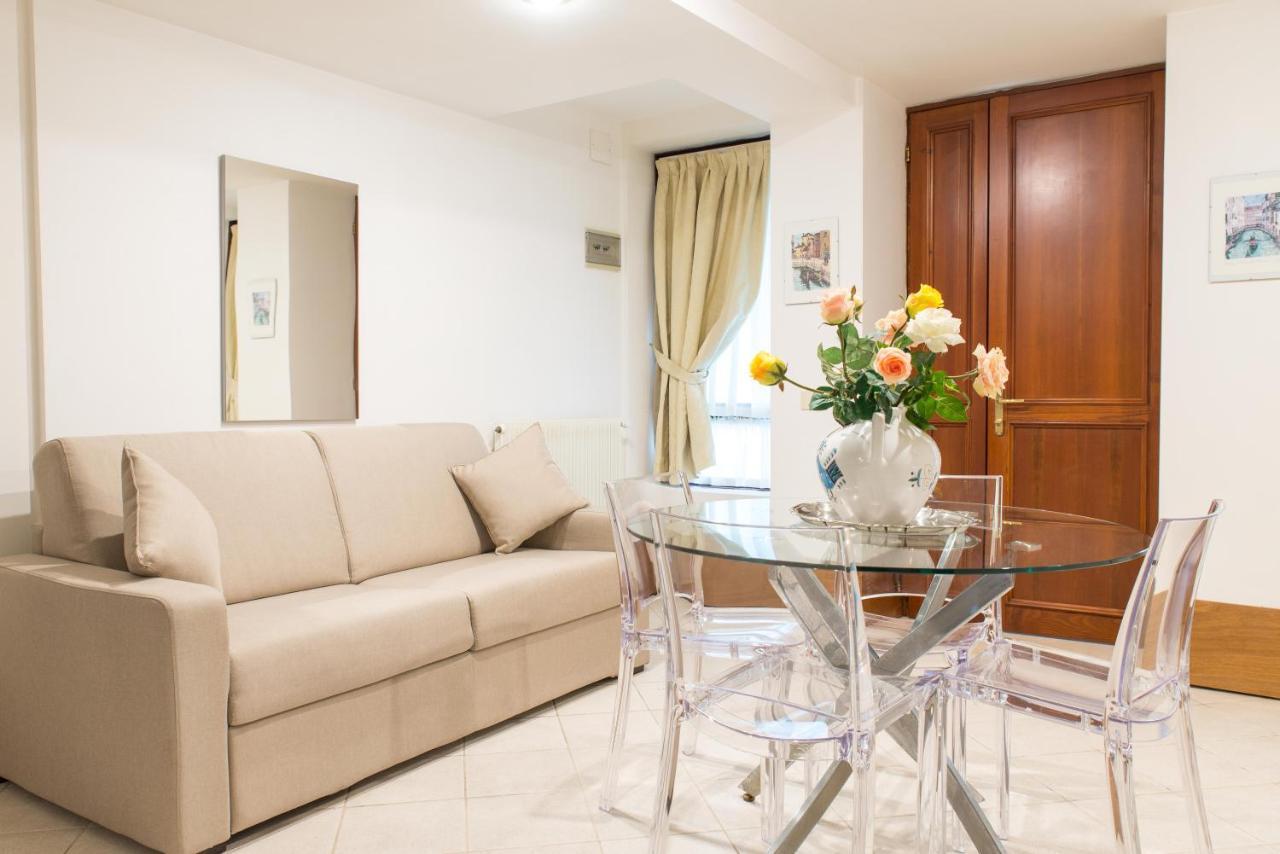 Apartment -spacious And Flat With Private Patio *