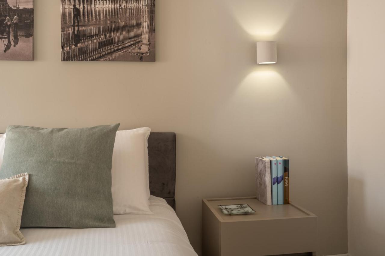 Sant'aponal Cozy With Balcony R&r Apartment