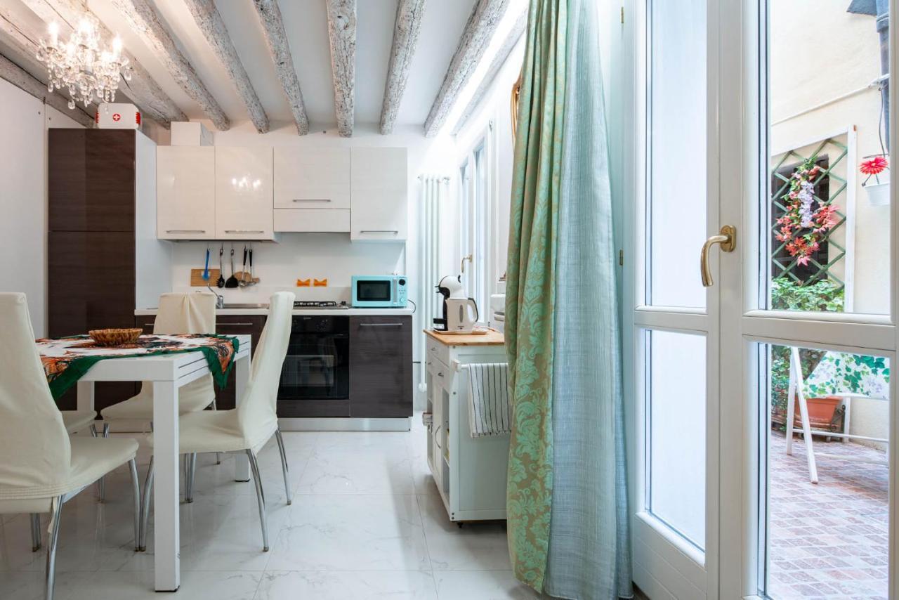 Loving In Venice, 5 Stars Veneza