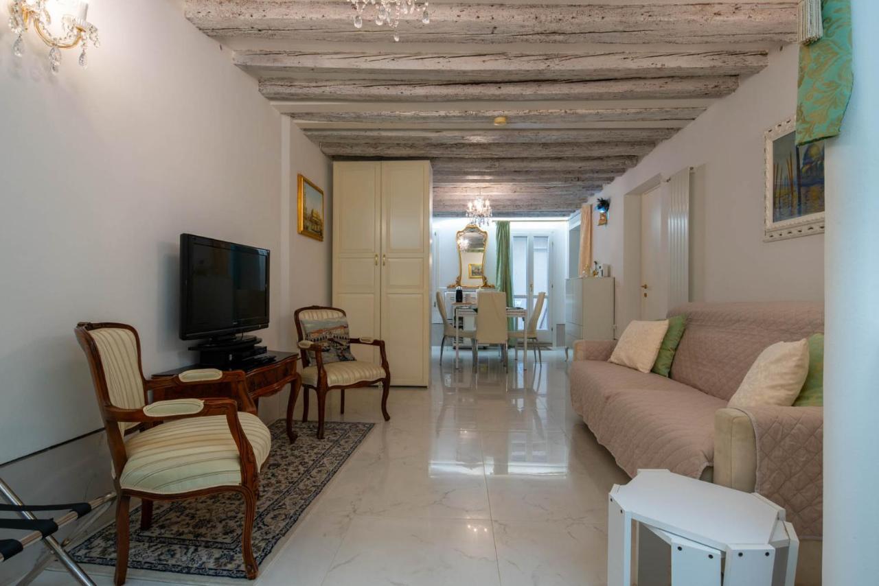 Loving In Venice, 5 Stars * Veneza