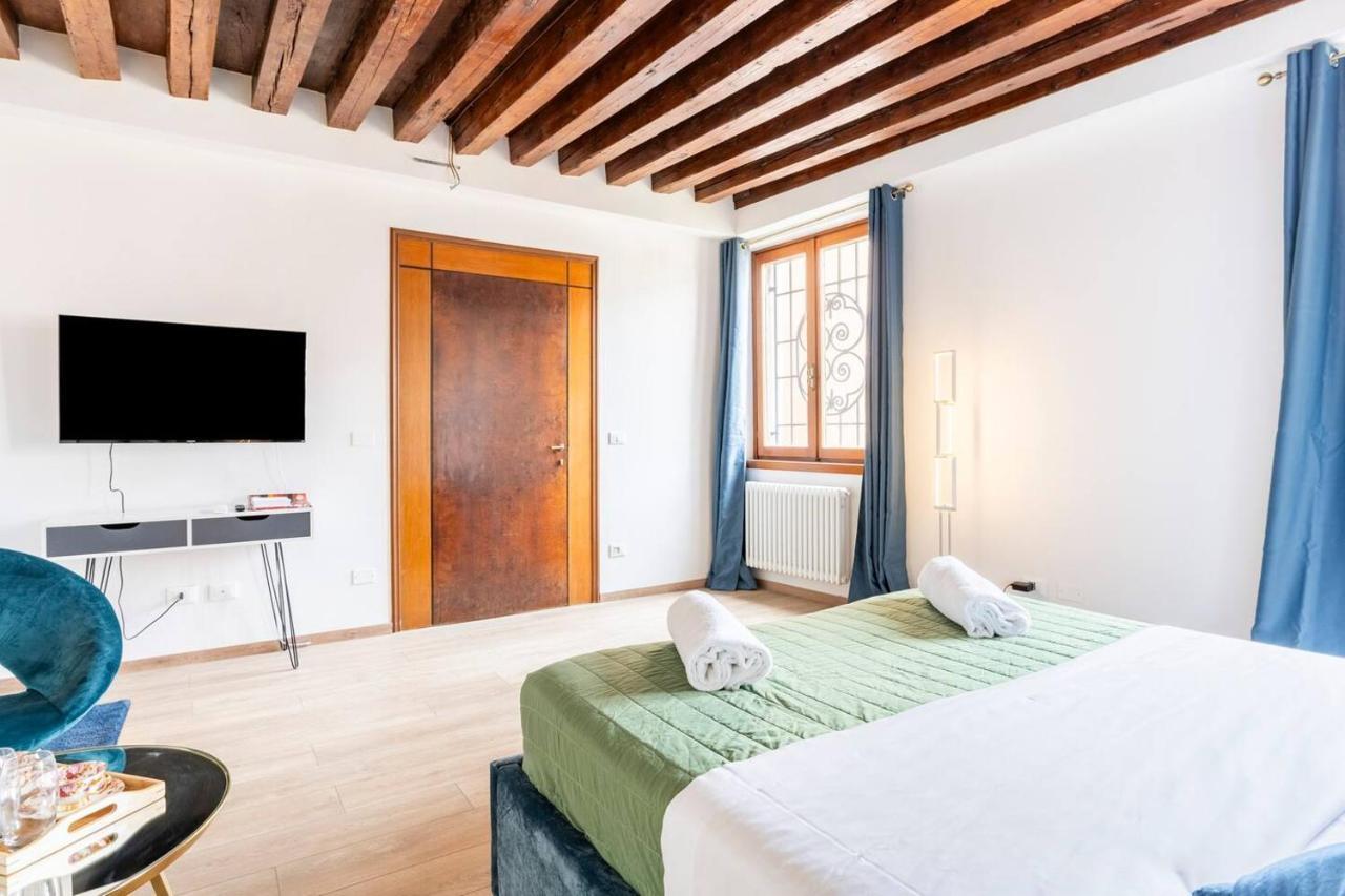 Bed & Breakfast Luxury Suites *