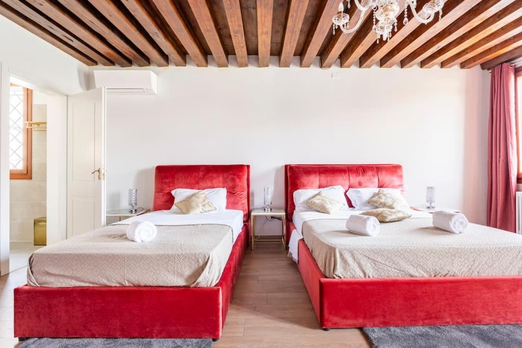 Luxury Suites Bed & Breakfast *