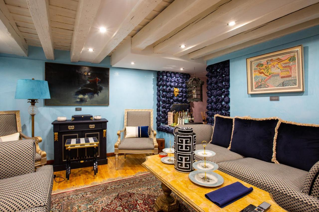 Luxury In * Venice